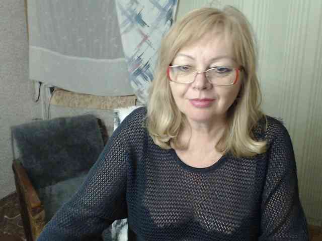 EvelynLoveShy webcam