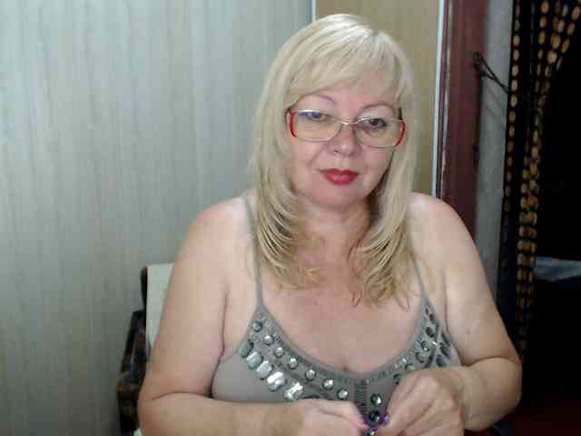 EvelynLoveShy webcam