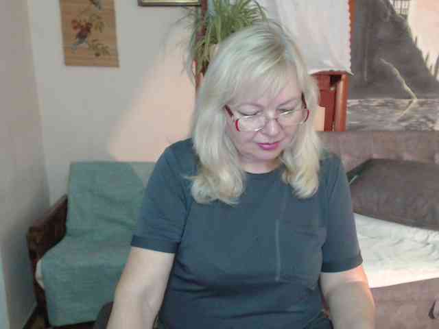 EvelynLoveShy webcam