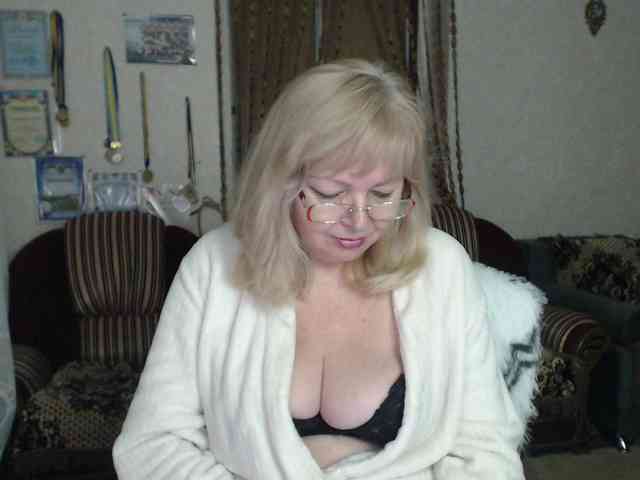 EvelynLoveShy webcam