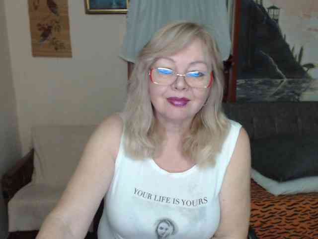 EvelynLoveShy webcam