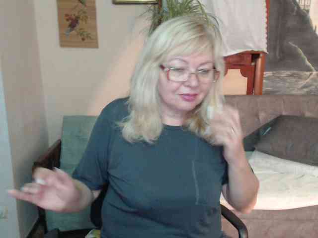 EvelynLoveShy webcam