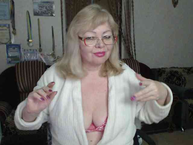 EvelynLoveShy webcam