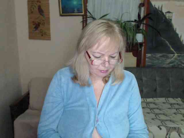 EvelynLoveShy webcam