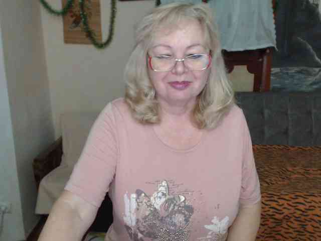 EvelynLoveShy webcam