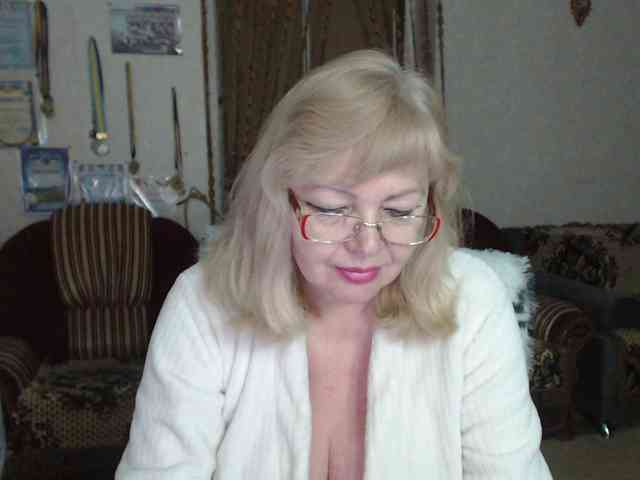 EvelynLoveShy webcam