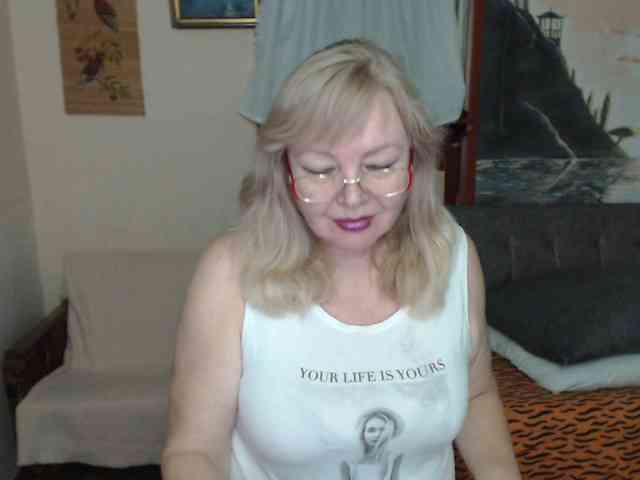 EvelynLoveShy webcam