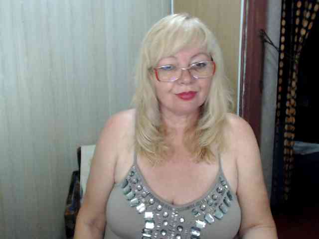EvelynLoveShy webcam