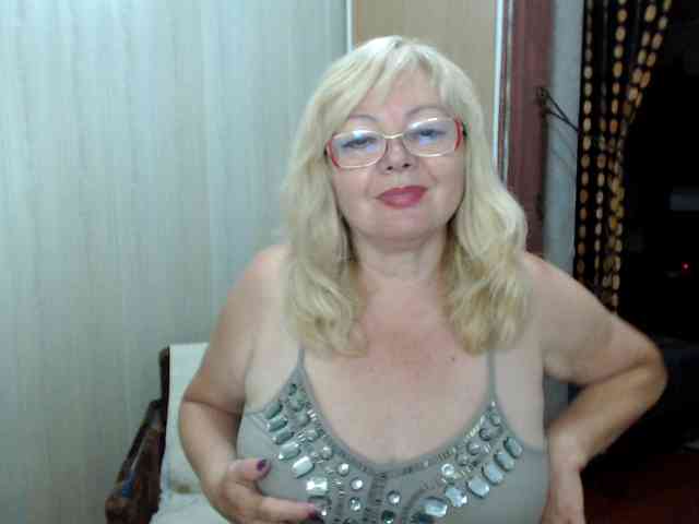EvelynLoveShy webcam