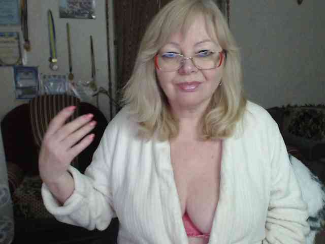 EvelynLoveShy webcam