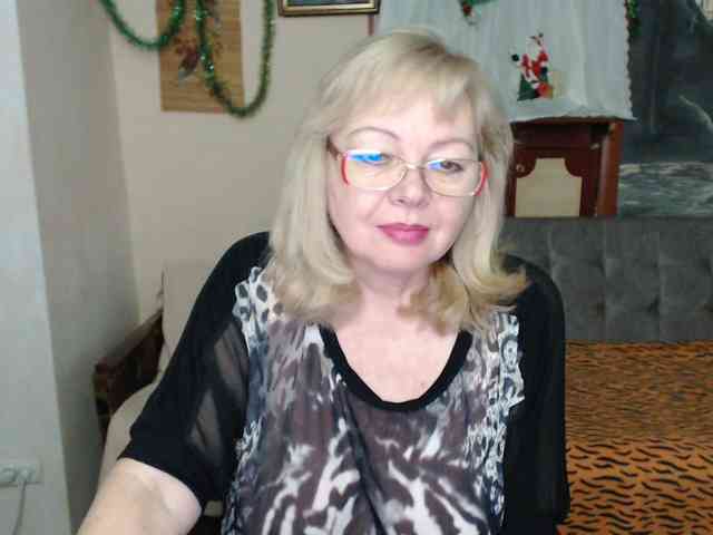 EvelynLoveShy webcam