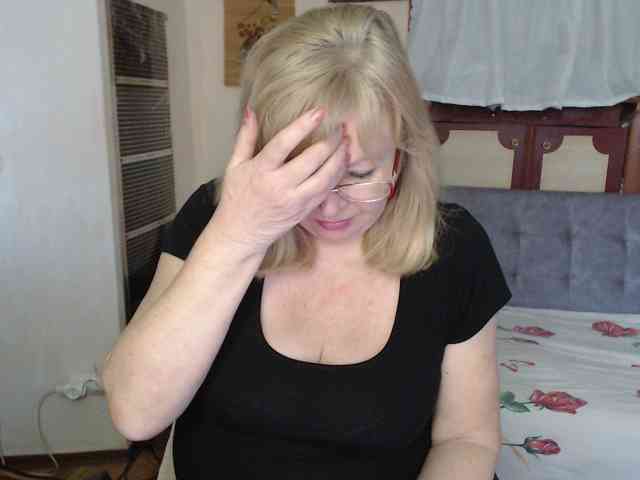 EvelynLoveShy webcam