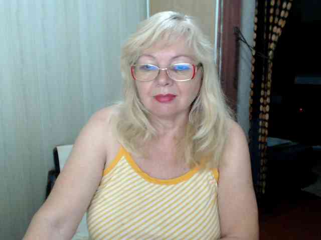 EvelynLoveShy webcam