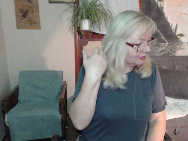 EvelynLoveShy webcam