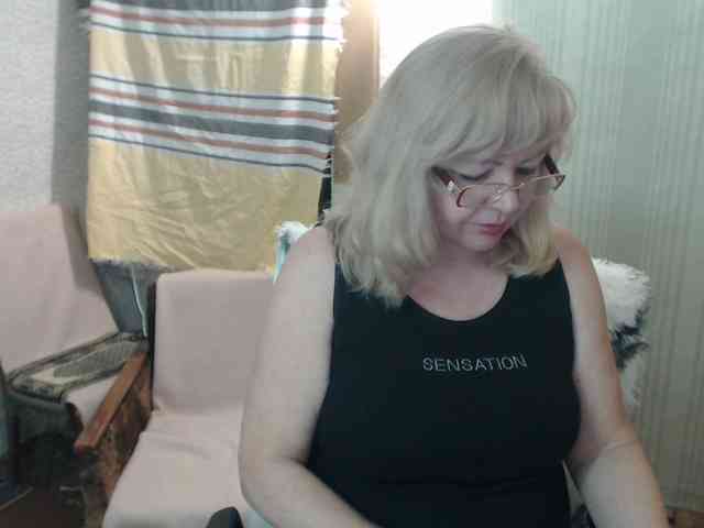 EvelynLoveShy webcam