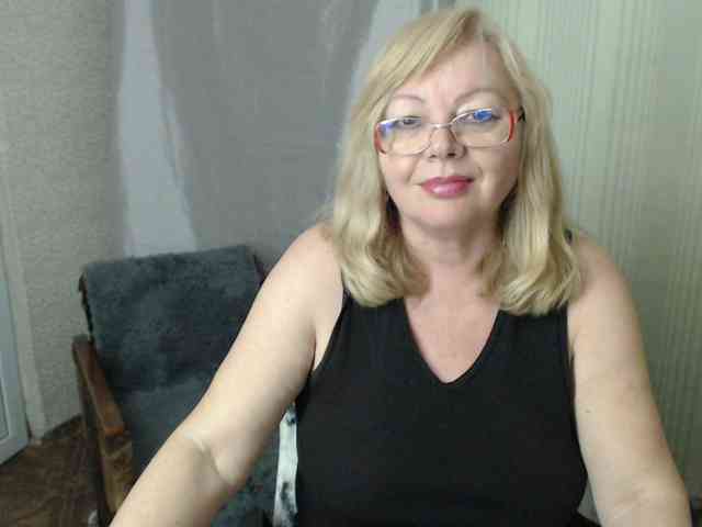 EvelynLoveShy webcam