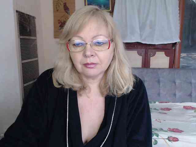 EvelynLoveShy webcam