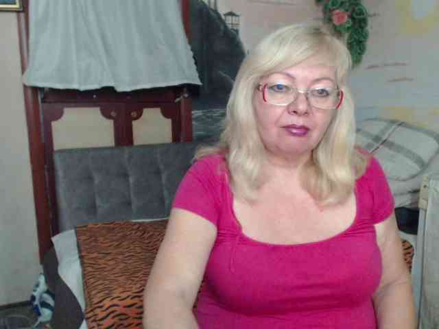 EvelynLoveShy webcam