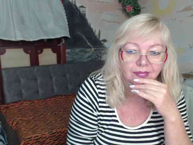 EvelynLoveShy webcam
