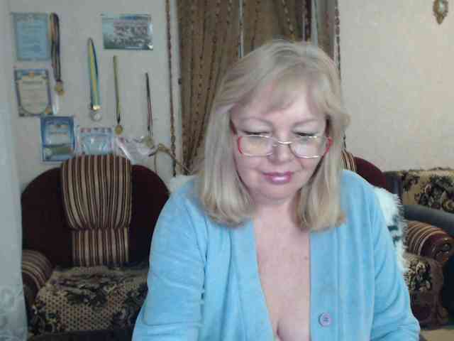 EvelynLoveShy webcam