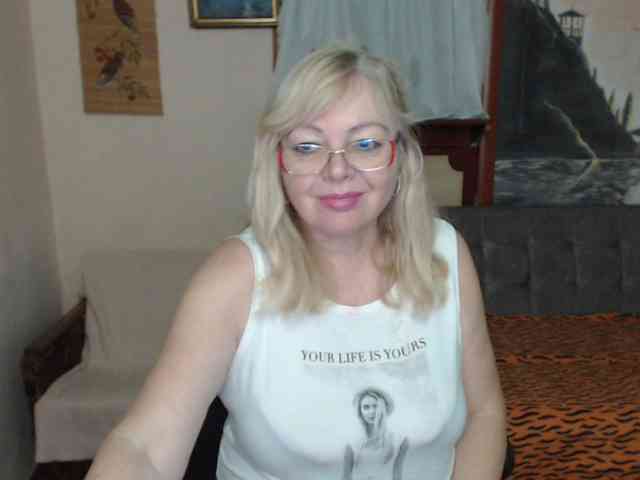 EvelynLoveShy webcam