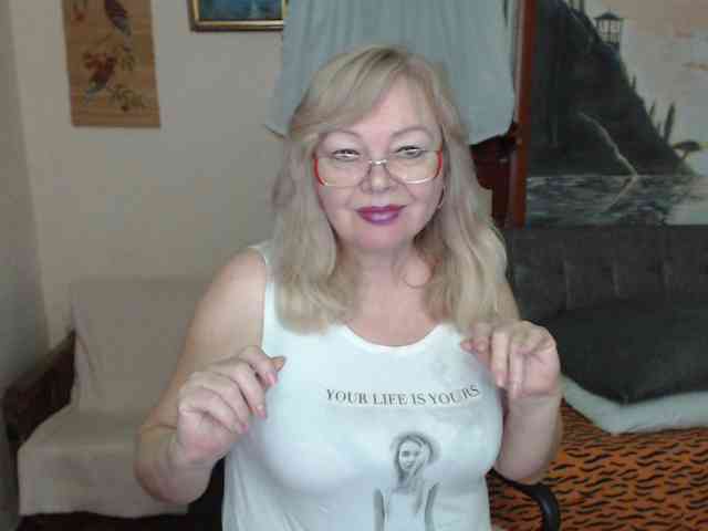 EvelynLoveShy webcam