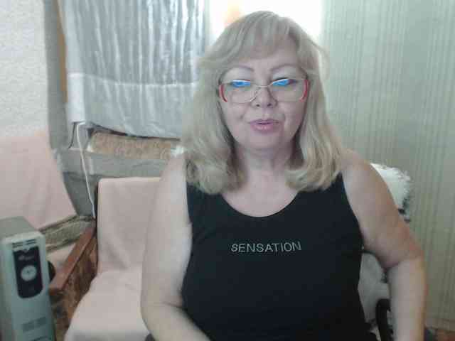 EvelynLoveShy webcam