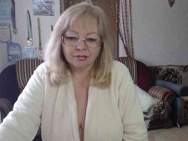 EvelynLoveShy webcam