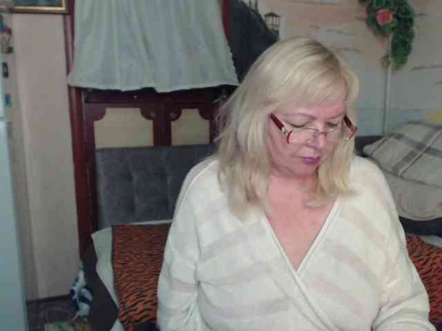 EvelynLoveShy webcam