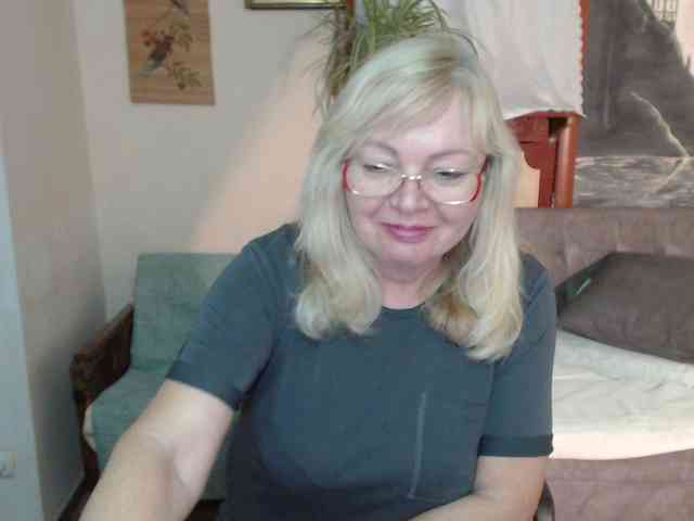 EvelynLoveShy webcam