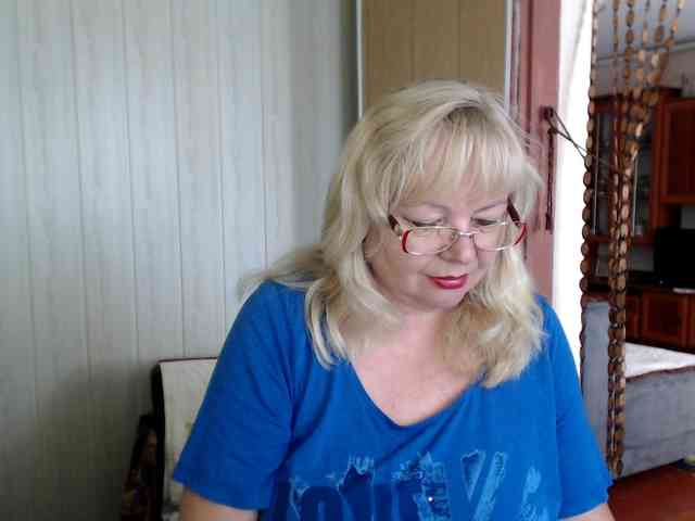 EvelynLoveShy webcam