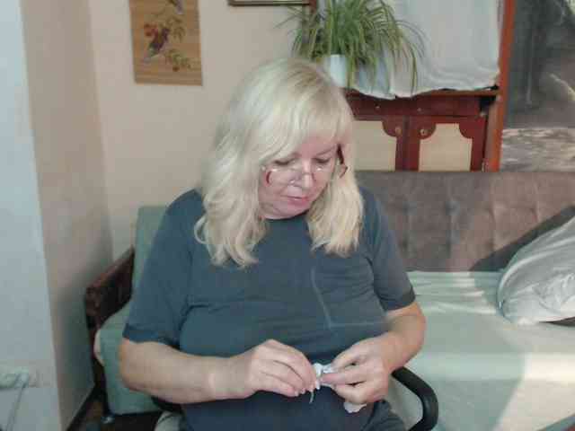 EvelynLoveShy webcam