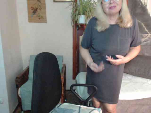 EvelynLoveShy webcam