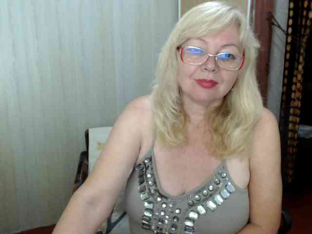 EvelynLoveShy webcam