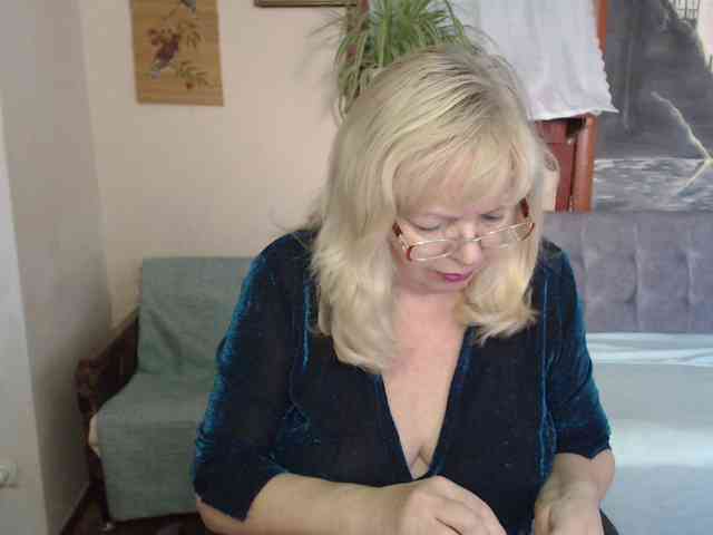 EvelynLoveShy webcam