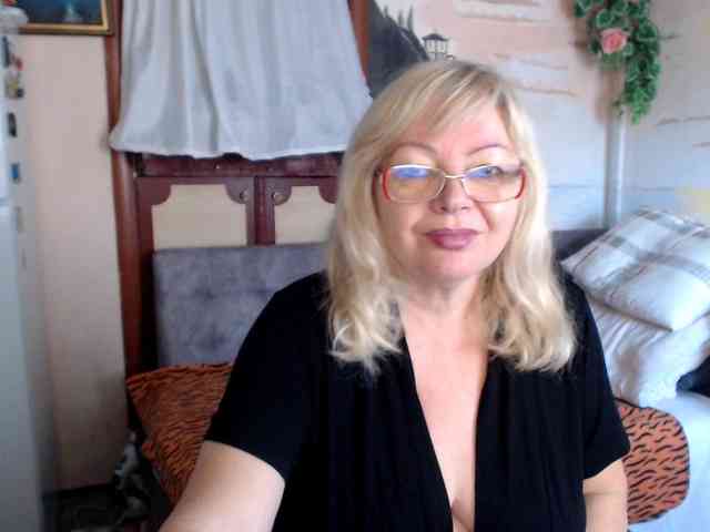 EvelynLoveShy webcam