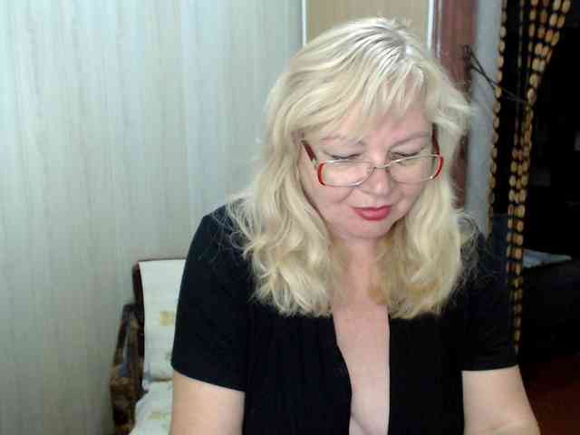 EvelynLoveShy webcam