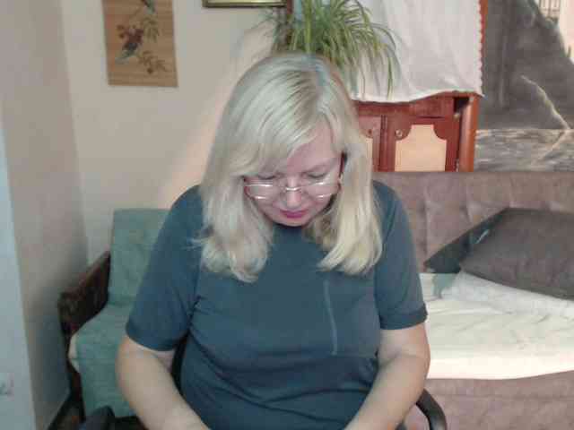 EvelynLoveShy webcam