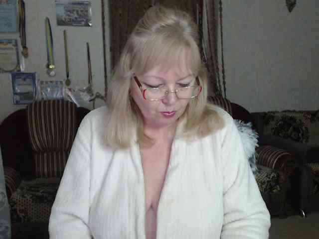 EvelynLoveShy webcam