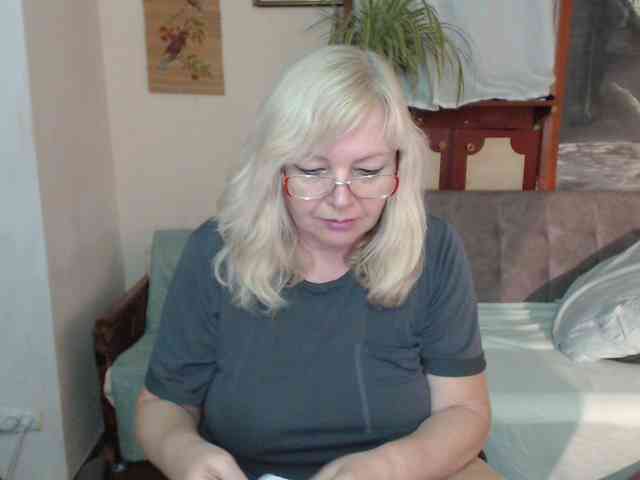 EvelynLoveShy webcam