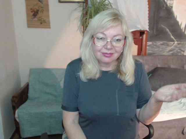 EvelynLoveShy webcam