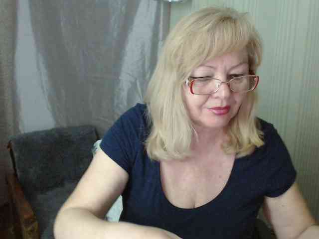 EvelynLoveShy webcam