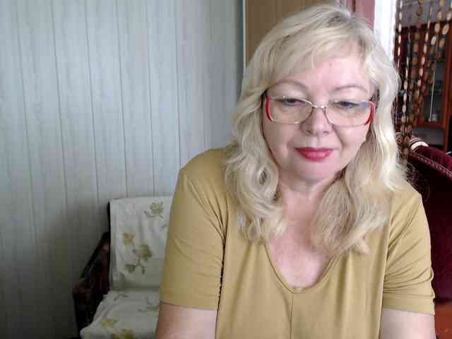 EvelynLoveShy webcam