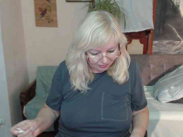 EvelynLoveShy webcam