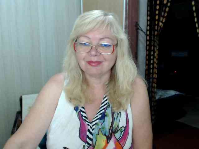 EvelynLoveShy webcam