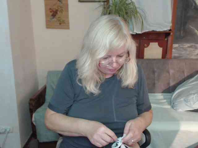 EvelynLoveShy webcam