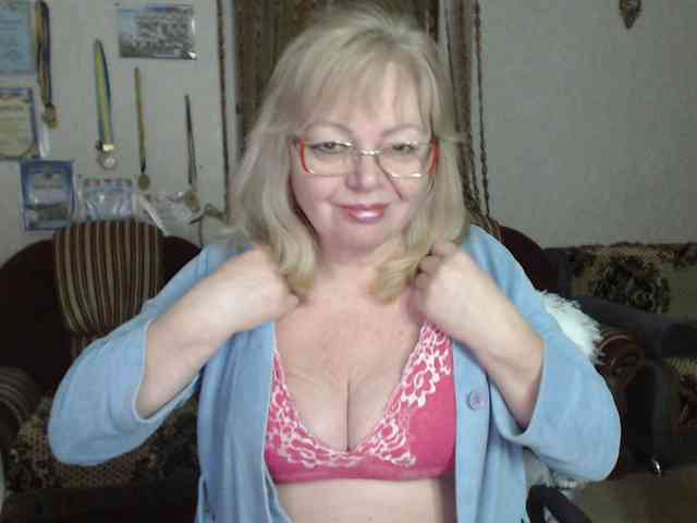 EvelynLoveShy webcam