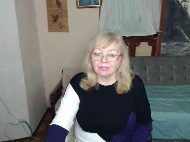 EvelynLoveShy webcam