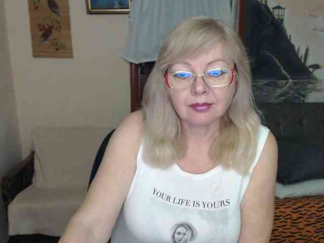 EvelynLoveShy webcam