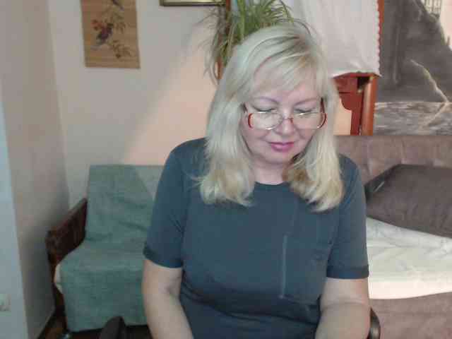 EvelynLoveShy webcam